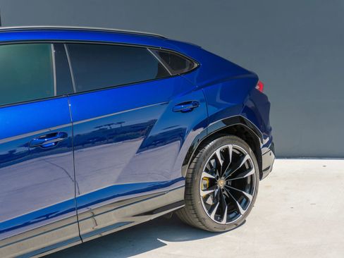 Used 2021 Lamborghini Urus AWD/4WD image 25