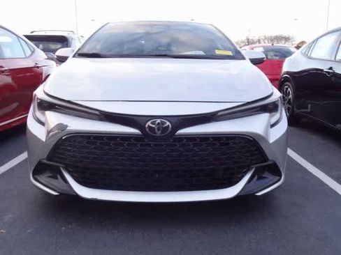 Used 2023 Toyota Corolla SE image 2