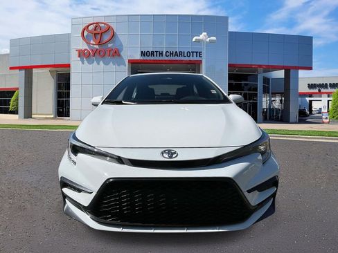 Used 2025 Toyota Corolla SE FWD image 3