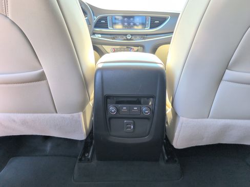 Certified 2024 Buick Enclave Essence image 32