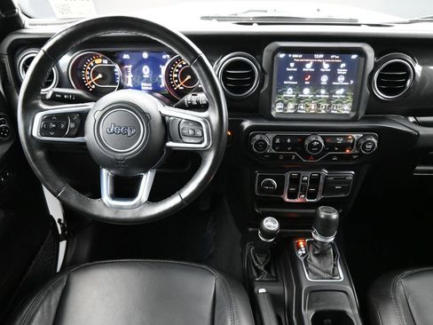 Used 2022 Jeep Wrangler Unlimited Sahara AWD/4WD image 5