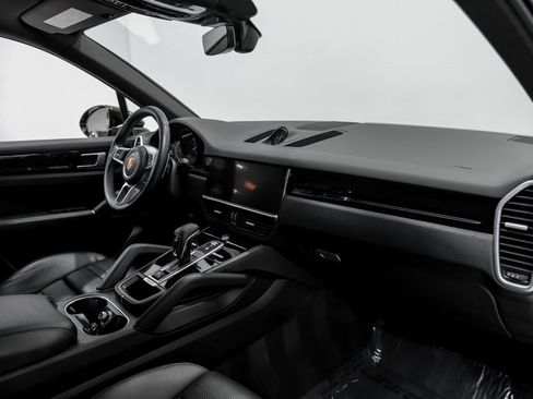 Used 2022 Porsche Cayenne image 11