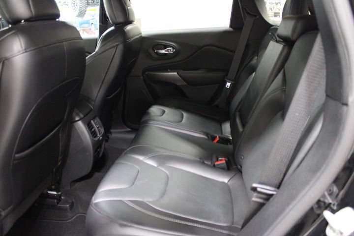 Used 2019 Jeep Cherokee Limited AWD/4WD image 21