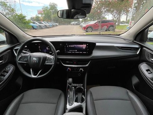 Certified 2025 Buick Encore GX Preferred FWD image 10