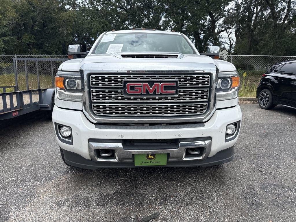 Used 2019 GMC Sierra 2500 Denali w/ Duramax Plus Package AWD/4WD image 2