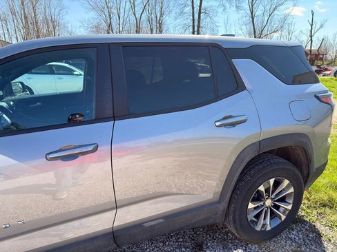 Used 2025 Chevrolet Equinox LT w/ Safety and Technology Package image 8