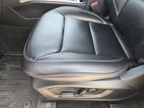 Used 2023 Ford Explorer XLT w/ Equipment Group 202A AWD/4WD image 19