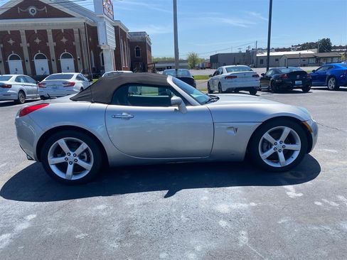 Used 2008 Pontiac Solstice Convertible w/ Preferred Package RWD image 4