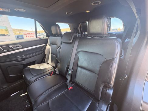 Used 2017 Ford Explorer XLT w/ Equipment Group 202A AWD/4WD image 14