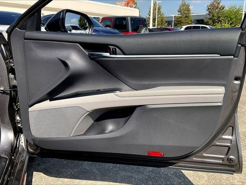 Used 2020 Toyota Camry SE image 20
