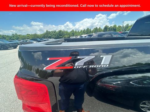 Used 2019 Chevrolet Silverado 1500 LT w/ All Star Edition AWD/4WD image 6