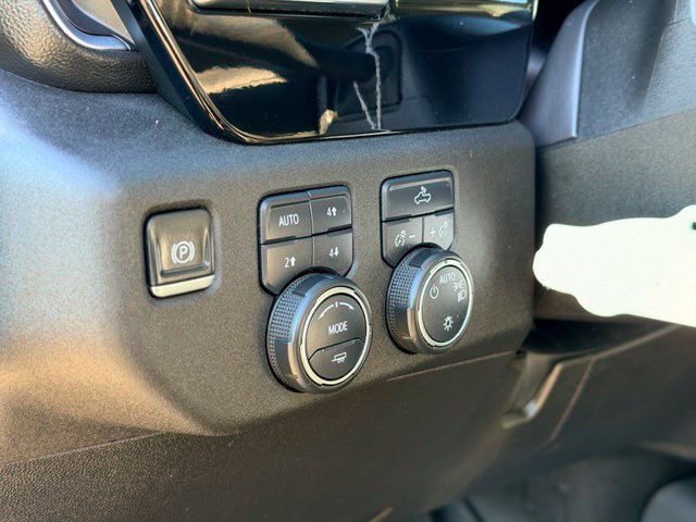 Used 2024 Chevrolet Silverado 1500 LT AWD/4WD image 9