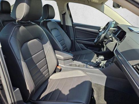 Used 2024 Volkswagen Jetta SE FWD image 19