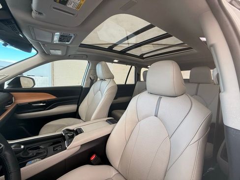 Used 2024 Toyota Grand Highlander Platinum image 33