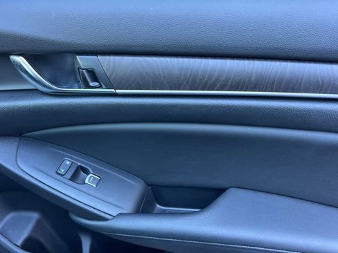 Used 2021 Honda Accord EX image 18