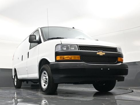 Used 2025 Chevrolet Express 2500 w/ Driver Convenience Package RWD image 27