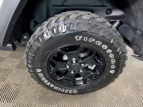 Used 2023 Jeep Wrangler Unlimited w/ Cold Weather Group AWD/4WD image 16