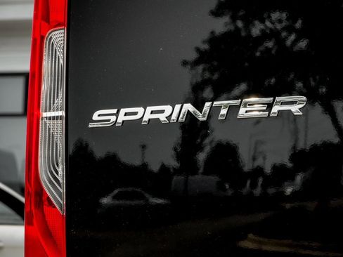 Used 2025 Mercedes-Benz Sprinter 2500 image 9