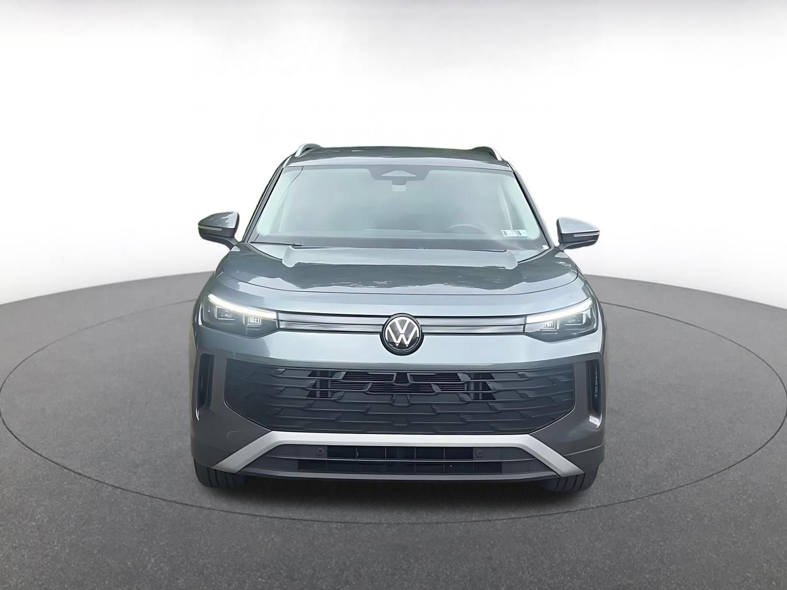 Used 2026 Volkswagen Tiguan SE FWD image 4