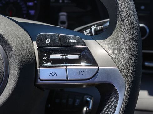 Used 2023 Hyundai Elantra SE FWD image 31