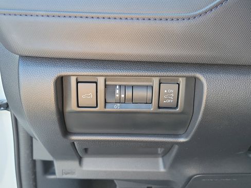Used 2025 Subaru Forester Premium AWD/4WD image 27