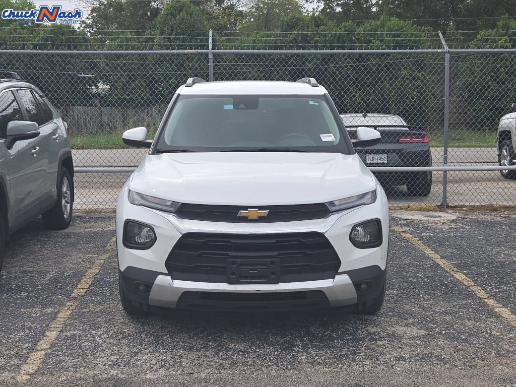 Used 2021 Chevrolet TrailBlazer LT w/ Convenience Package FWD image 2