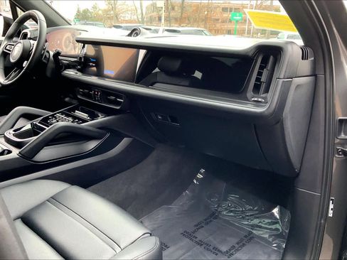 Used 2025 Porsche Cayenne GTS image 16