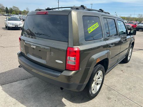 Used 2015 Jeep Patriot Latitude w/ Sun/Sound Group AWD/4WD image 5