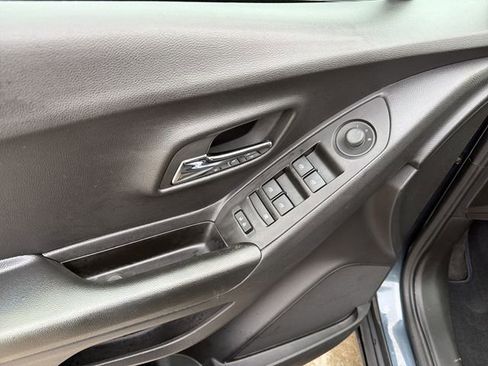 Certified 2022 Chevrolet Trax LT w/ LT Convenience Package image 15