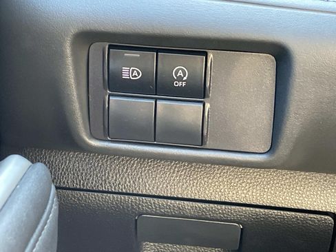 Used 2023 Toyota Highlander L FWD image 18