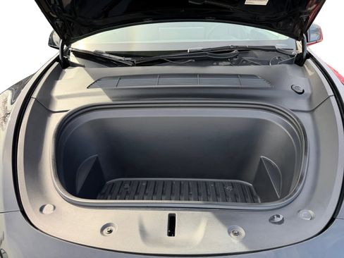 Used 2022 Tesla Model Y Long Range image 10