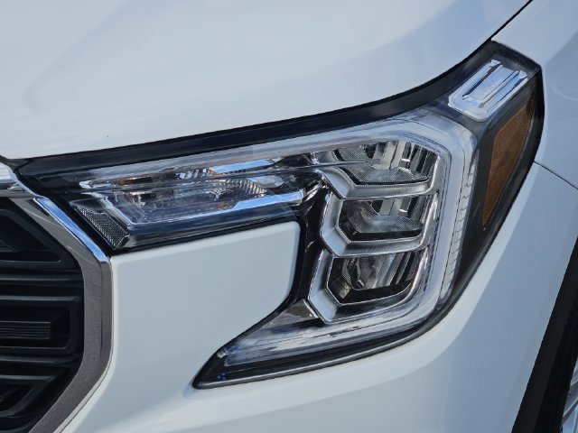 Used 2024 GMC Terrain SLE FWD image 10