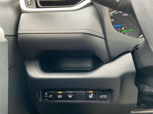 Used 2021 Toyota RAV4 XLE Premium image 20