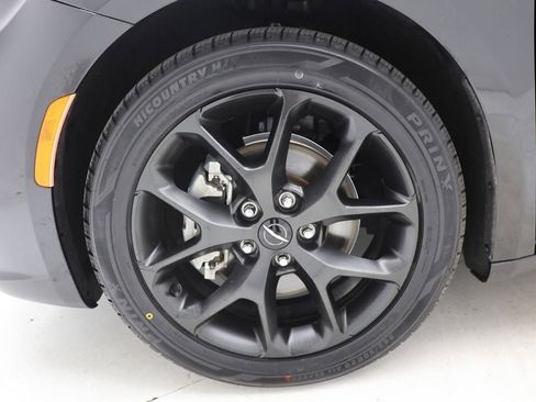 Used 2023 Chrysler Pacifica Touring-L w/ S Appearance Package image 9