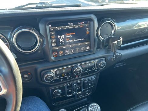 Used 2020 Jeep Wrangler Unlimited Sahara image 16