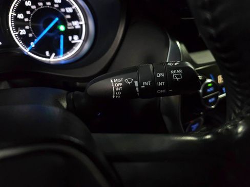 Used 2022 Toyota Venza XLE image 21