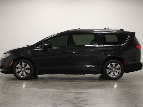 Used 2018 Chrysler Pacifica Touring-L FWD image 5
