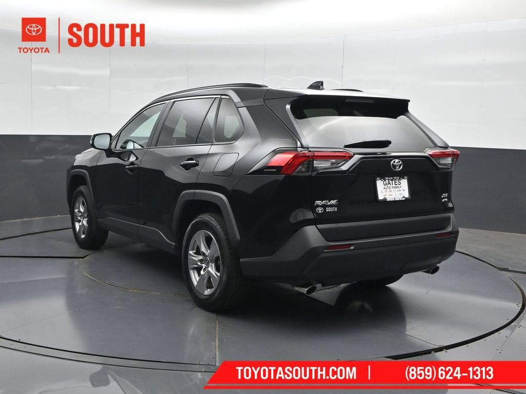 Used 2025 Toyota RAV4 XLE AWD/4WD image 8