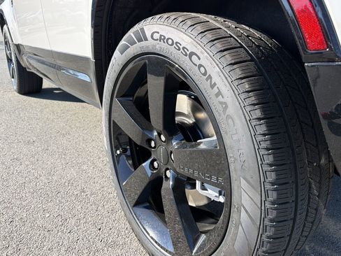 New 2026 Land Rover Defender 110 X-Dynamic SE image 9