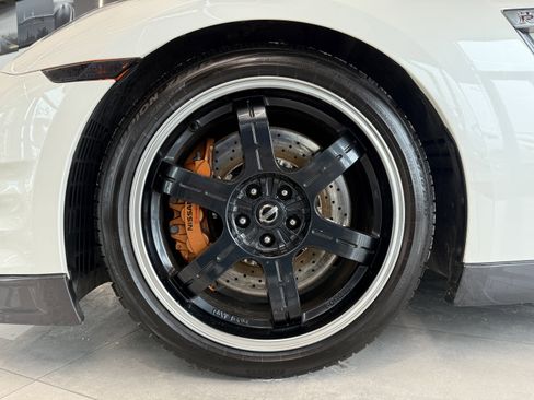 Used 2014 Nissan GT-R Black Edition image 12