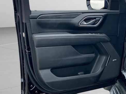 Used 2023 GMC Yukon SLT image 14