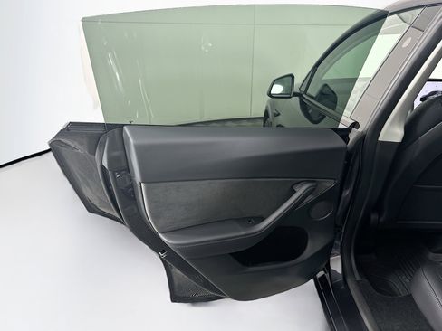 Used 2024 Tesla Model Y Long Range AWD/4WD image 24