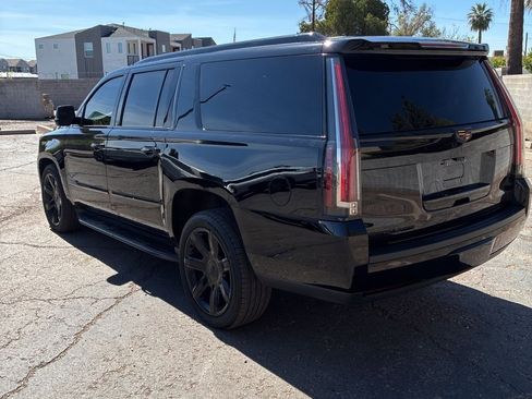 Used 2019 Cadillac Escalade ESV Premium Luxury image 4