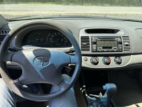 Used 2004 Toyota Camry LE FWD image 18