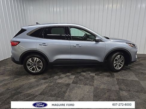 Used 2022 Ford Escape SEL image 2