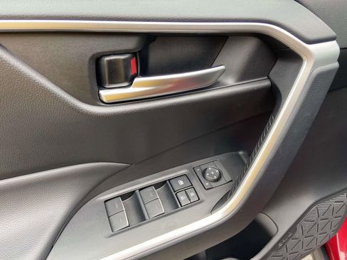 Used 2025 Toyota RAV4 XLE w/ Convenience Package image 14