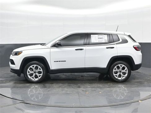 Used 2025 Jeep Compass Sport w/ Mopar Graphics Package image 10