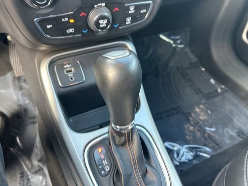 Used 2019 Jeep Compass Latitude FWD image 13
