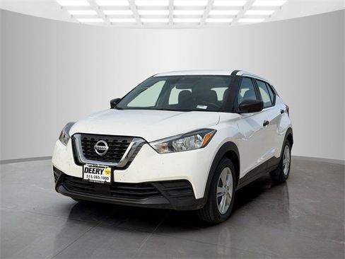 Used 2020 Nissan Kicks S image 4