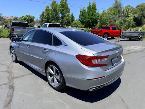 Used 2018 Honda Accord Touring image 8